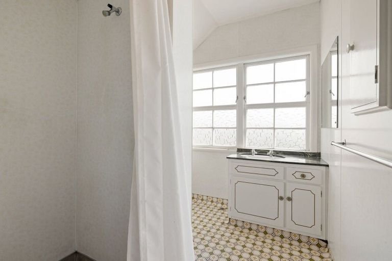 Photo of property in 52 Forest Lake Road, Forest Lake, Hamilton, 3200