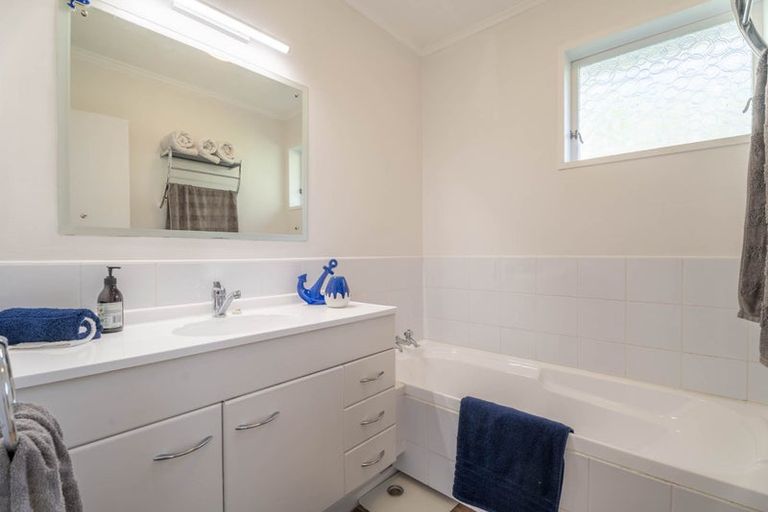 Photo of property in 9 Dormar Place, Churton Park, Wellington, 6037