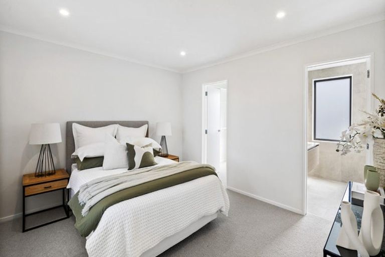 Photo of property in 32 Swanson Road, Henderson, Auckland, 0610