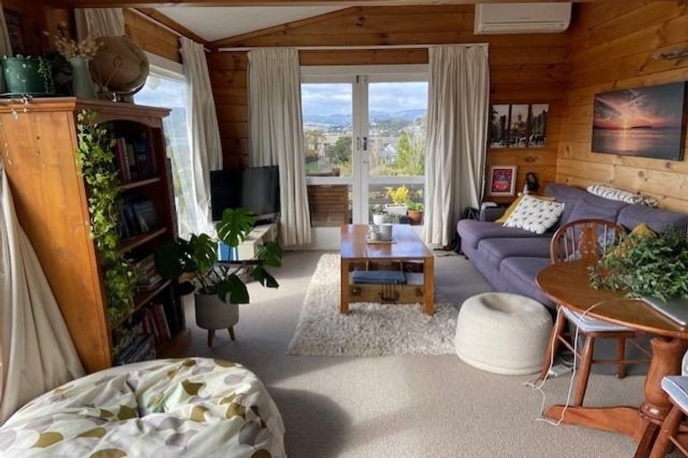 Photo of property in 21 Bayview Road, Paremata, Porirua, 5024