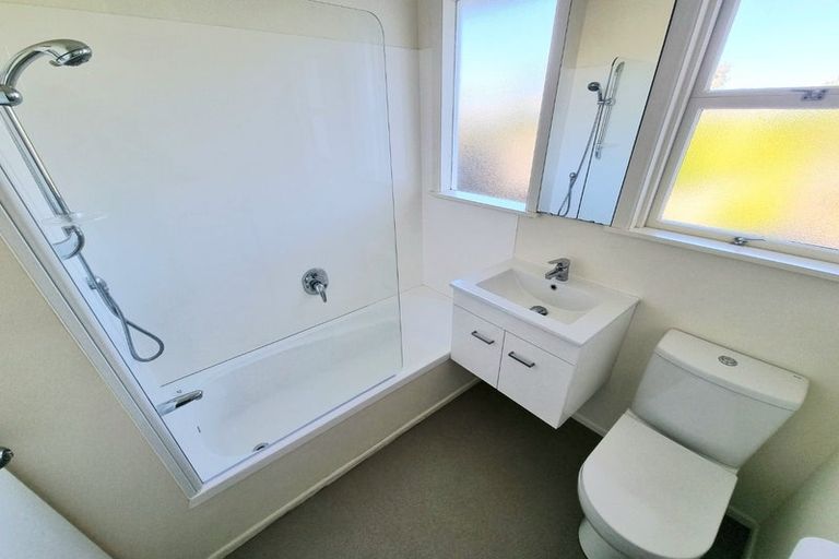 Photo of property in 2/164 Forrest Hill Road, Forrest Hill, Auckland, 0620