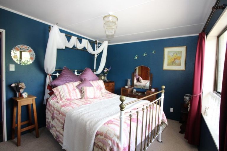 Photo of property in 16 Smith Street, Dannevirke, 4930