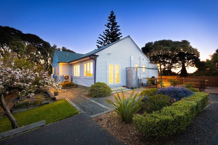 Photo of property in 1 Rosetta Road, Raumati South, Paraparaumu, 5032