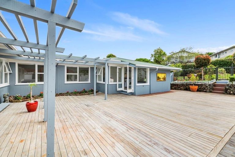 Photo of property in 20 Woodcote Drive, Glenfield, Auckland, 0629