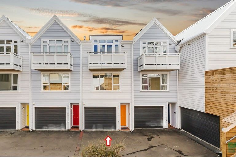 Photo of property in Pirie Street Townhouses, 19/35 Pirie Street, Mount Victoria, Wellington, 6011