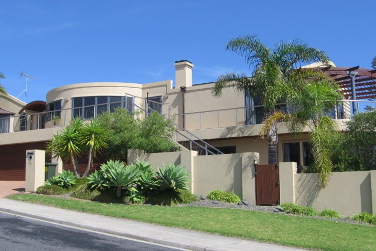 Photo of property in 62 Churchill Road, Murrays Bay, Auckland, 0630