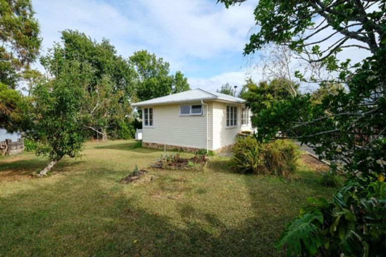 Photo of property in 26 Kirrie Avenue, Te Atatu South, Auckland, 0610