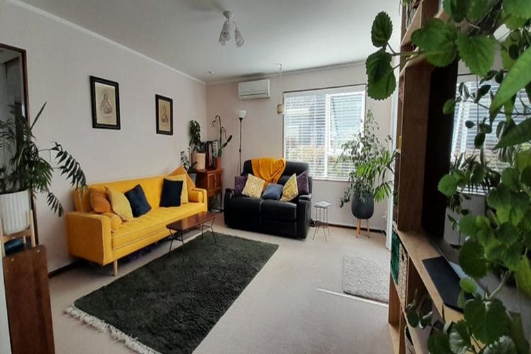 Photo of property in 104 Tauhinu Road, Miramar, Wellington, 6022