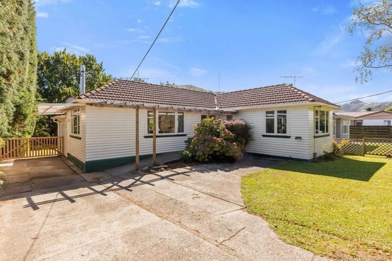 Photo of property in 49r Hine Road, Wainuiomata, Lower Hutt, 5014