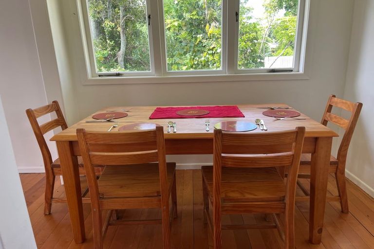 Photo of property in 33 Amberley Avenue, Te Atatu South, Auckland, 0610