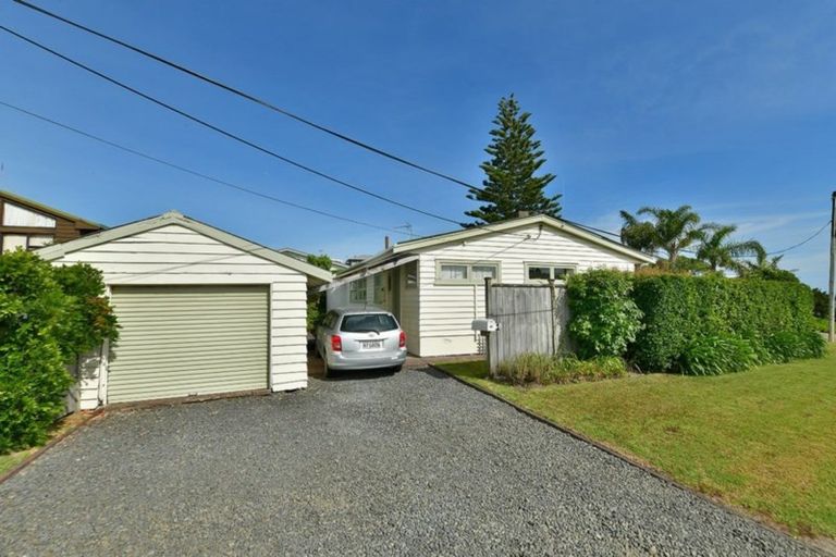 Photo of property in 48 Tindalls Bay Road, Tindalls Beach, Whangaparaoa, 0930