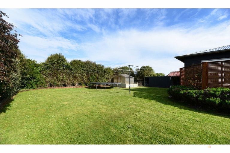 Photo of property in 17 Thackeray Street, Saint Andrews, 7988