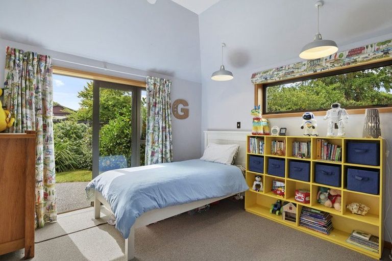 Photo of property in 25 Cricklewood Place, Avonhead, Christchurch, 8042