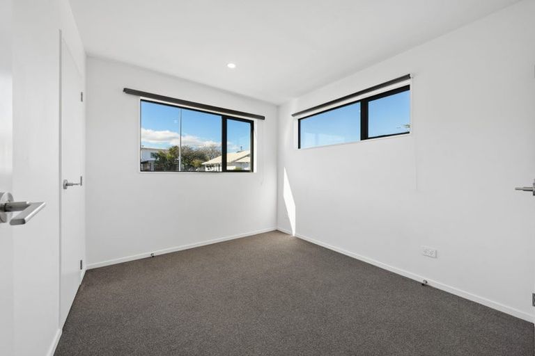 Photo of property in 250a Great North Road, Henderson, Auckland, 0612