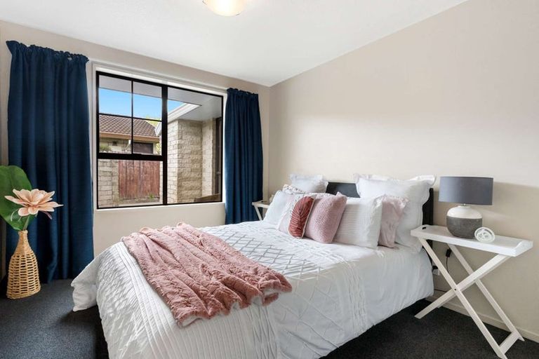 Photo of property in 1/37 Karnak Crescent, Russley, Christchurch, 8042