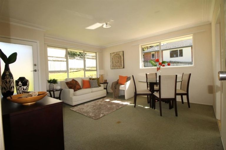 Photo of property in 2/22 La Perouse Street, Botany Downs, Auckland, 2010
