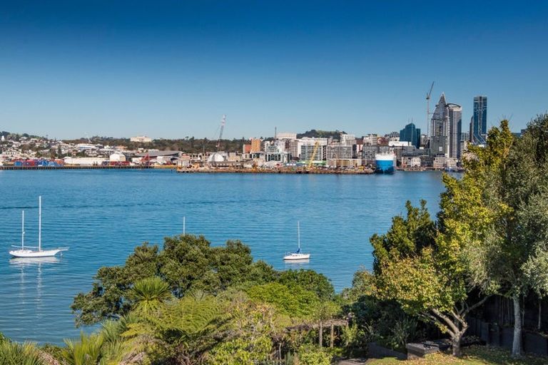 Photo of property in 31a Stanley Point Road, Stanley Point, Auckland, 0624