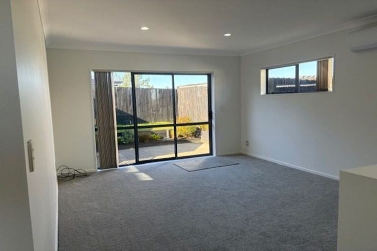 Photo of property in 65 Rising Parade, Fairview Heights, Auckland, 0632