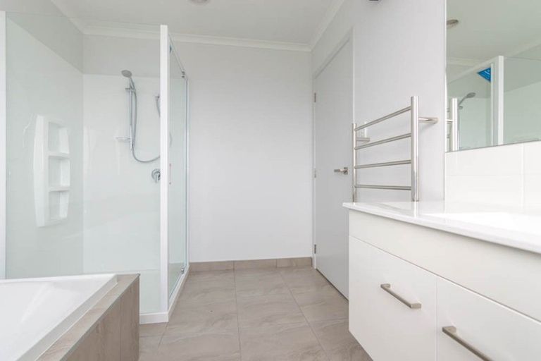 Photo of property in 35 Silicon Way, Fitzherbert, Palmerston North, 4410