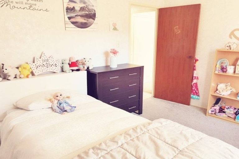 Photo of property in 16 Mirrabooka Avenue, Botany Downs, Auckland, 2010