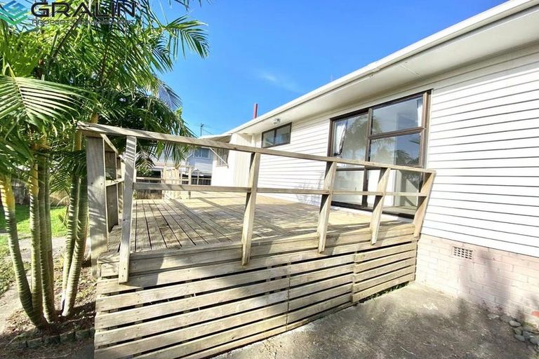Photo of property in 101 Matipo Road, Te Atatu Peninsula, Auckland, 0610