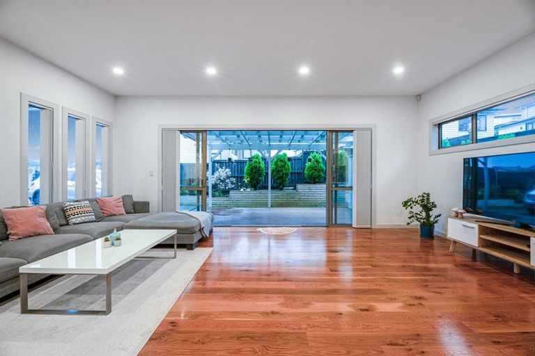 Photo of property in 120 San Valentino Drive, Henderson, Auckland, 0612