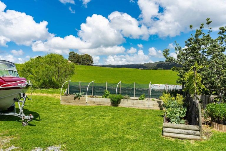 Photo of property in 1040 Cove Road, Langs Beach, Waipu, 0582