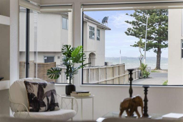 Photo of property in 22 The Esplanade, Eastern Beach, Auckland, 2012