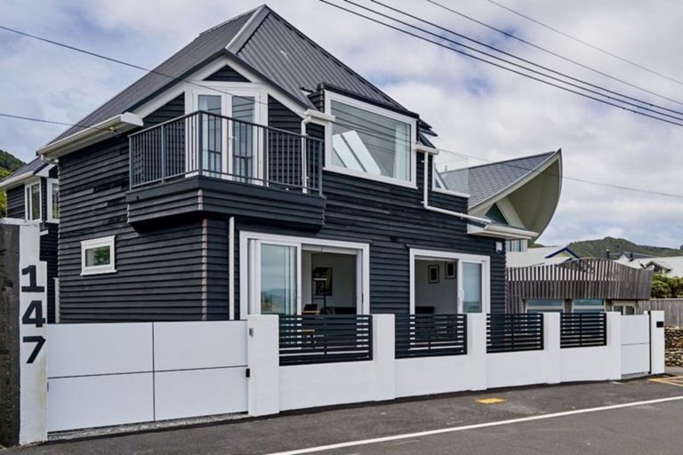 Photo of property in 147 Marine Parade, Eastbourne, Lower Hutt, 5013