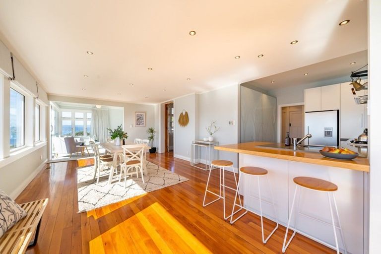 Photo of property in 35 Palliser Road, Roseneath, Wellington, 6011