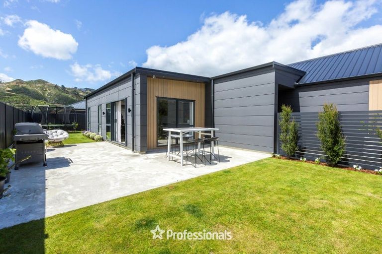 Photo of property in 13 Castletown Street, Wallaceville, Upper Hutt, 5018