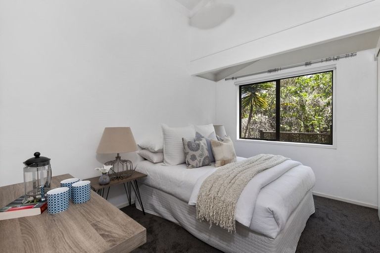 Photo of property in 1/9 Reynolds Place, Torbay, Auckland, 0630