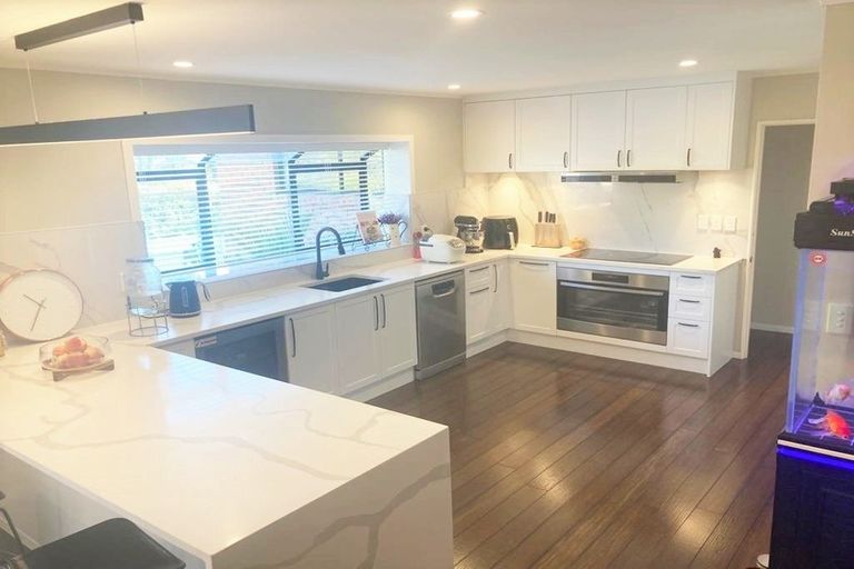Photo of property in 2 Cesari Place, West Harbour, Auckland, 0618