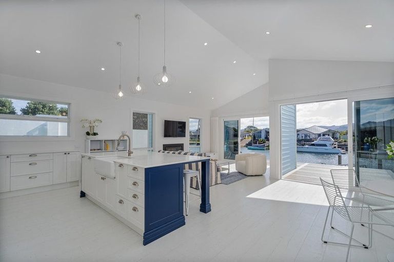 Photo of property in 17 Waitotara Way, Whitianga, 3510