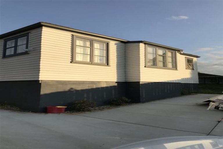 Photo of property in 11 Ramwall Place, Weymouth, Auckland, 2103