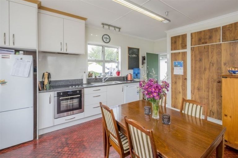 Photo of property in 22 George Street, Levin, 5510