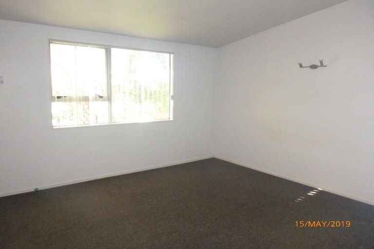 Photo of property in 1 Cron Avenue, Te Atatu South, Auckland, 0610