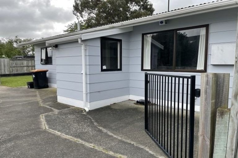 Photo of property in 2/4 Colonial Place, Kelvin Grove, Palmerston North, 4414