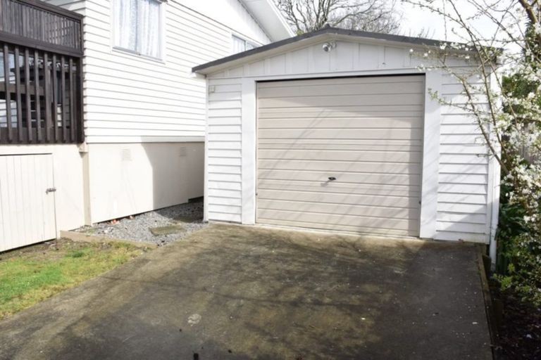 Photo of property in 9 Tracey Terrace, Te Atatu South, Auckland, 0602