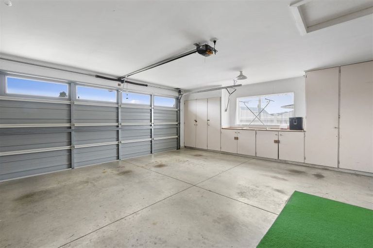 Photo of property in 2 Aitchison Place, Levin, 5510