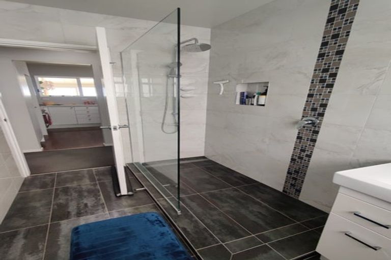 Photo of property in 96 Kaikoura Street, Maupuia, Wellington, 6022