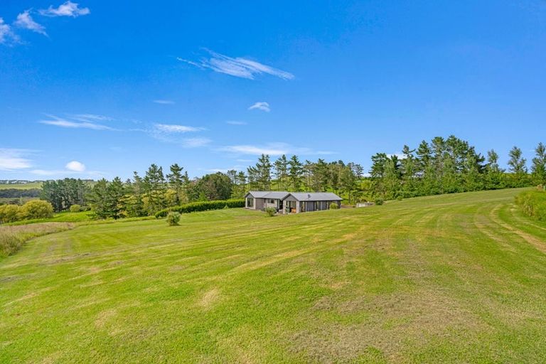 Photo of property in 4 Matahehe Lane, Tinopai, Matakohe, 0593