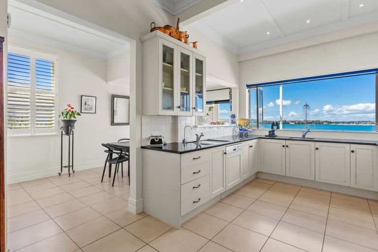 Photo of property in 3 Richmond Avenue, Northcote Point, Auckland, 0627