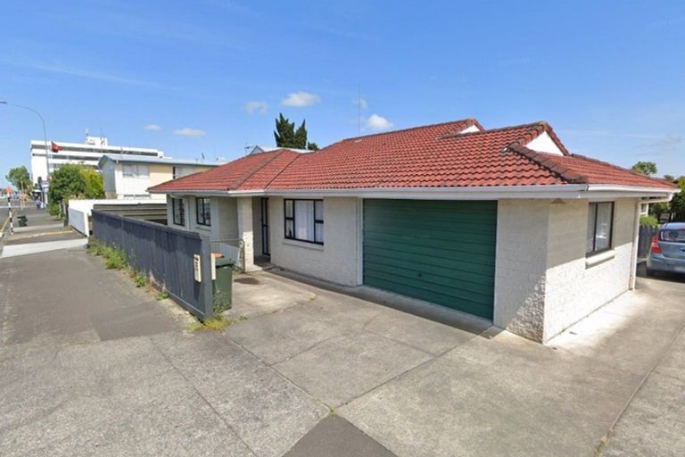 Photo of property in 1 Olympic Court, Palmerston North, 4410