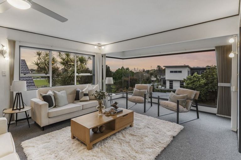 Photo of property in 5 Puawai Place, Northcote, Auckland, 0627