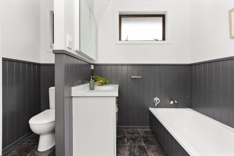 Photo of property in 8 Elizabeth Place, Clive, 4102