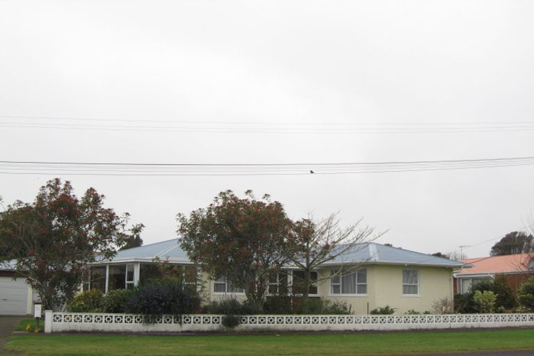 Photo of property in 6 Blake Street, Waitara, 4320