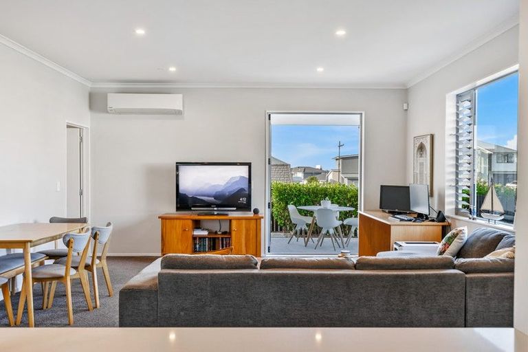 Photo of property in 4 Kuku Avenue, Red Beach, 0932