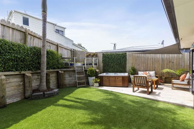 Photo of property in 10a De Thiery Place, Pakuranga Heights, Auckland, 2010