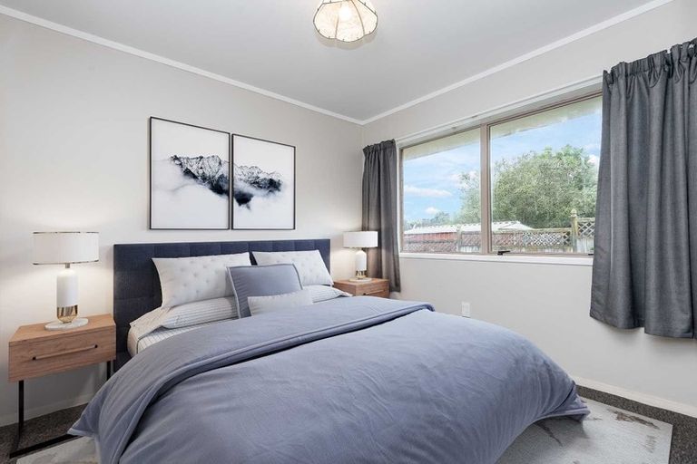 Photo of property in 8 Crescent Hills Court, Northpark, Auckland, 2013
